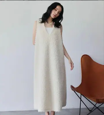 ELFRANNK 아이보리 슬리브리스 니트 원피스