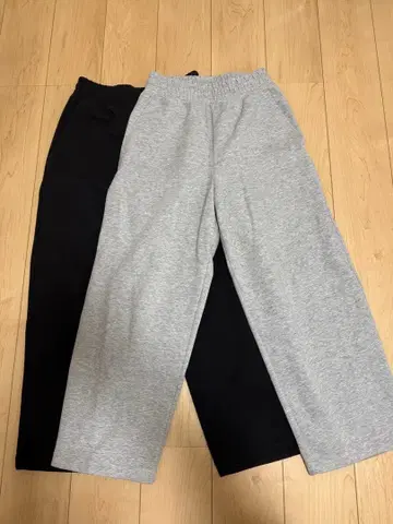 UNIQLO C 그레이와 블랙의 스웨트 팬츠 세트
