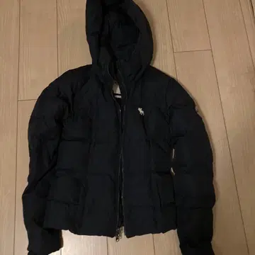 Abercrombie & Fitch 블랙 다운 자켓 S