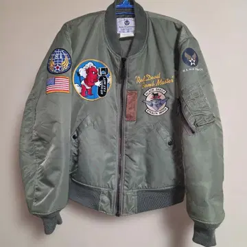 알파 인더스트리즈 MA-1 플라이트 자켓