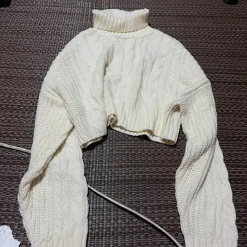 아이보리 케이블 니트 터틀넥 크롭 기장