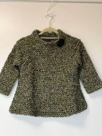 Yumi Katsura 버튼 포함 하이넥 니트