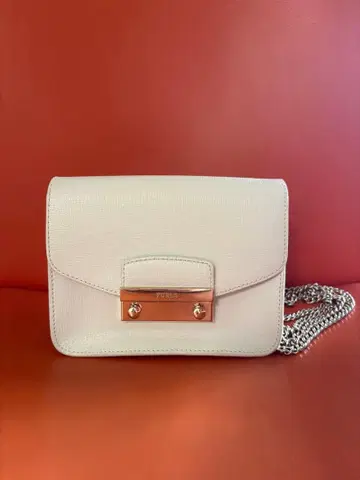 훌라 메트로폴리스 숄더백 화이트