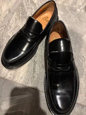 블랙 가죽 로퍼 Bee 1회 착용 24.5EEE