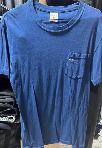 NOAH 네이비 코튼 T셔츠 포켓 부착