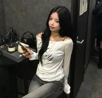 Emmy 로고 시어 탑