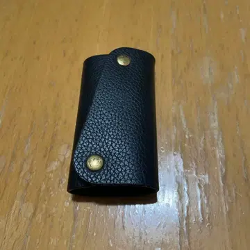일비종떼 블랙 가죽 키케이스 금장 장식 포함