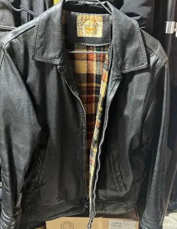 Leather Wear 블랙 가죽 자켓 체크 안감