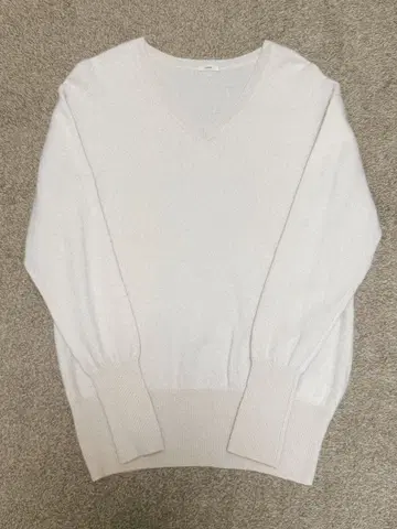 IENA 아이보리 V넥 긴팔 니트