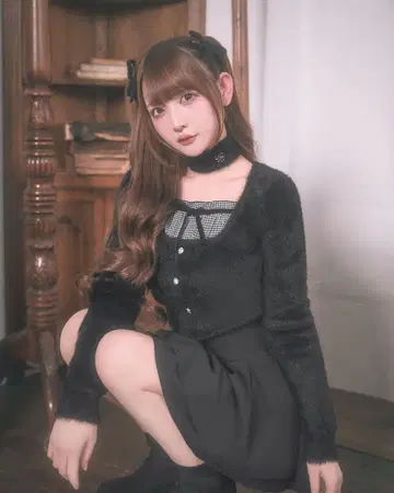 michellMacaron 하운드투스 체크 리본 샤기 니트탑 블랙