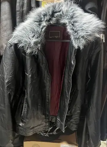 agate 퍼 달린 블랙 가죽 자켓 y2k 헤이세이 00s