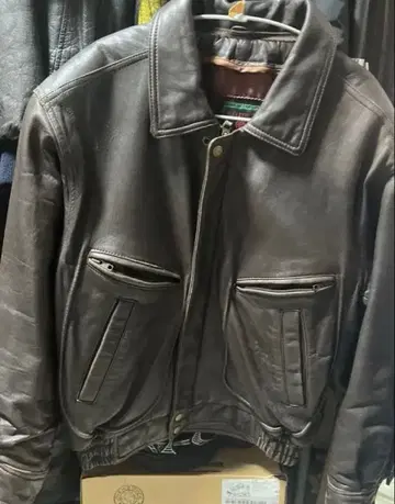 다크 브라운 가죽 자켓