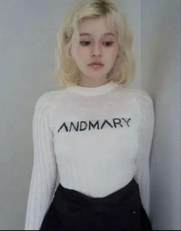 [택 포함 새상품] andmary Mary 로고 니트 탑 화이트