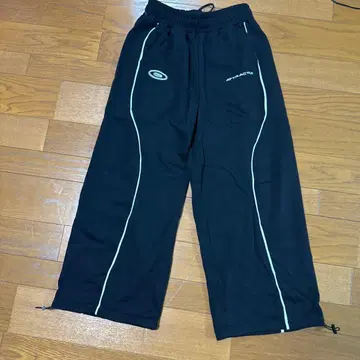 블랙 사이드 라인 스트레이트 팬츠