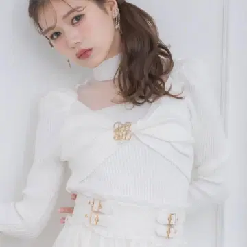 couture BY ROJITA 시어 데콜테 트위스트 리본 니트 화이트