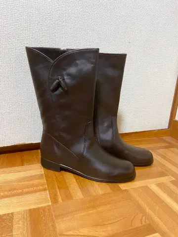 [스파이크 부착] 천연 가죽 미들 부츠 23 4E