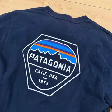 Patagonia 네이비 긴팔 티셔츠