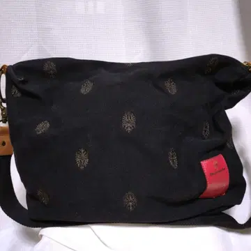 새상품급 Bianchi 캔버스 빅 숄더백 블랙