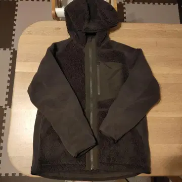 유니클로 화이트 마운티니어링 플리스 풀 집업 후드티