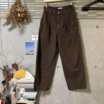 유니클로 U 데님 턱 팬츠 브라운 사이즈