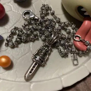 라이온 하트 크로스볼 대거 실버 펜던트 목걸이