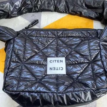CITEN 패디드 숄더백 블랙