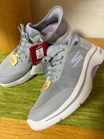 새상품 스케쳐스 슬립온 고워크 아치핏 12531