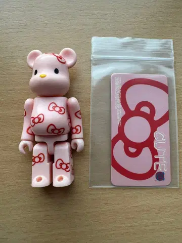 베어브릭 100% 시리즈 9 HALLO KITTY CUTE