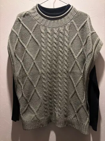 올리브색 니트 슬리브리스 베스트 블랙 터틀 티셔츠 시크하고 코디하기 쉬운