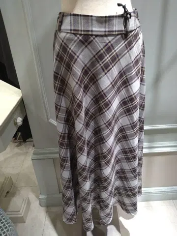 MEES 체크 무늬 플레어 스커트 EUR 38