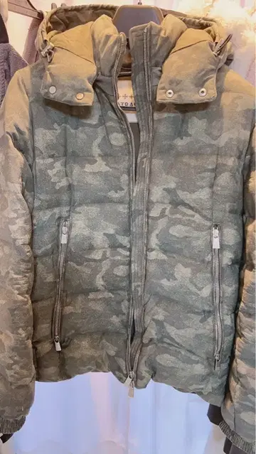 TATRAS 카모 패턴 후드 부착 다운 자켓