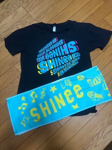 SHINee 1st 콘서트 티셔츠와 일본 데뷔 타월