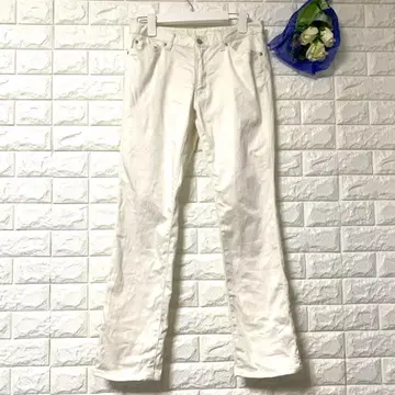 화이트 데님 청바지 스트레이트 심플 코디 매치하기 쉬운 발길이