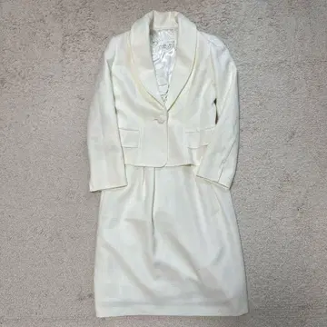 [거의 미사용] 셋업 화이트 정장 세트 자켓과 스커트