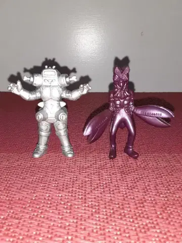 울트라맨 괴수 지우개 발탄 성인 킹 조 피규어 2개 세트