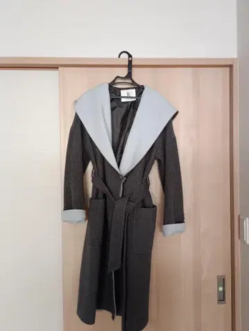 후드 부착 롱 코트 그레이 x 라이트 블루