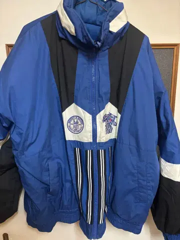 블루종 파랑 자수 로고 포함 리버서블