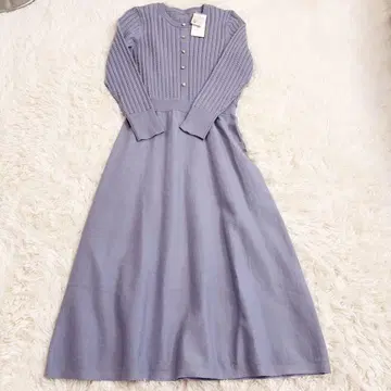 연보라색 긴팔 니트 원피스 버튼 포함 V is 사이즈 S 택 포함 새상품