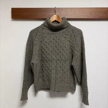 RIVE DROITE [리브 드와] 터틀넥 케이블 니트