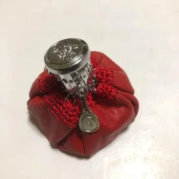 빨간색 가죽 코인 케이스