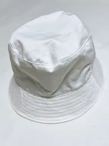 키지마 타카유키 스테디셀러 모델 벤틸 버킷햇 화이트