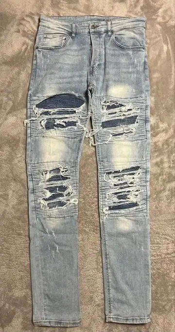 라이트 블루 데님 팬츠 데미지 가공