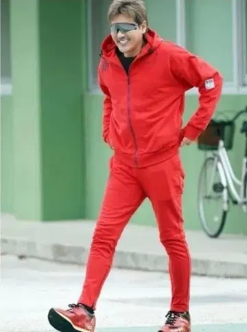 신조 감독 착용 SY32 by SWEETYEARS 지퍼 후드티