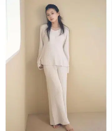 2025AW 신상 스나이델 홈 페플럼 니트 셋업