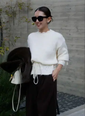 스캘럽 디자인 드로스트 니트 bebeod