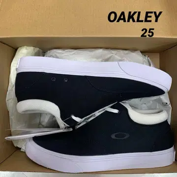 OAKLEY BANKS LOW CANVAS 블랙 x 화이트 25cm