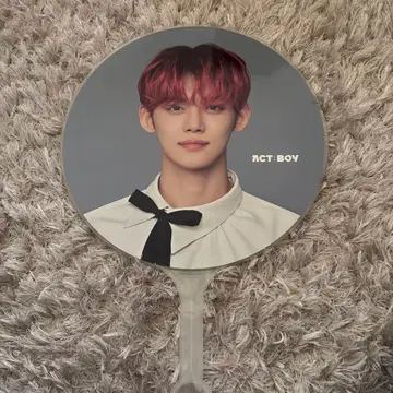 투모로우바이투게더 연준 ACT:BOY 부채