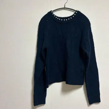 [ 38 ] 네이비 펄 장식 니트 스웨터