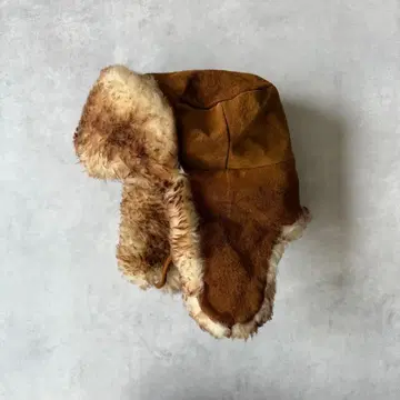 [ 극단 ] 리얼 무스탕 봄버 캡 / 플라이트 캡 ( 브라운 )