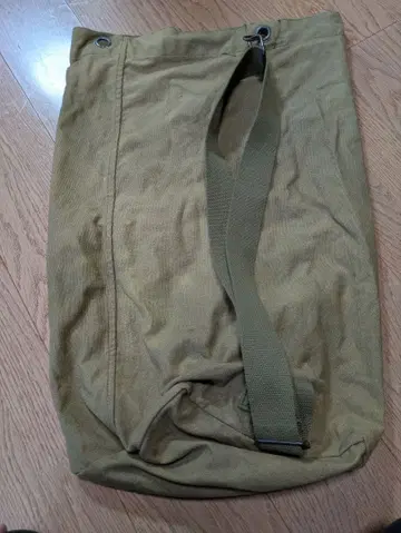 불명 군용품 백